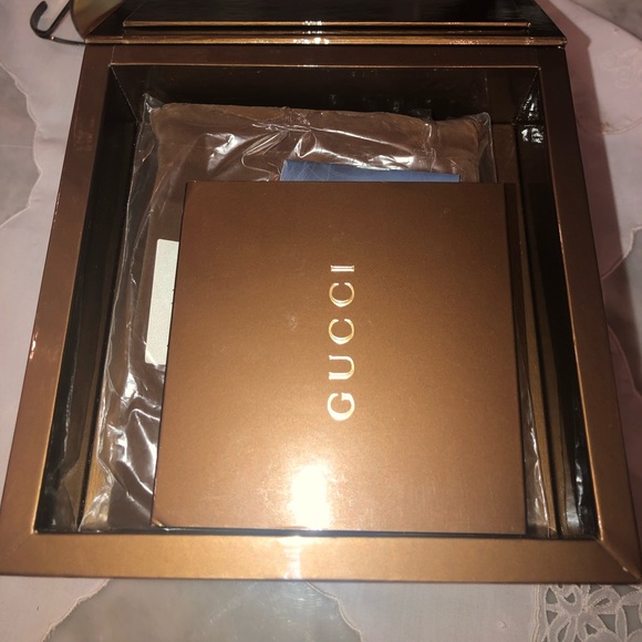 GUCCI Chiodo SOLID SILVER Ladies Watch YA123501 - Picture 2 of 8